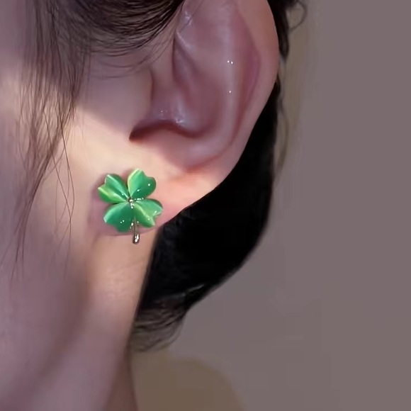 Green Opal Four Leaf Clover Earrings - Picture 2 of 4